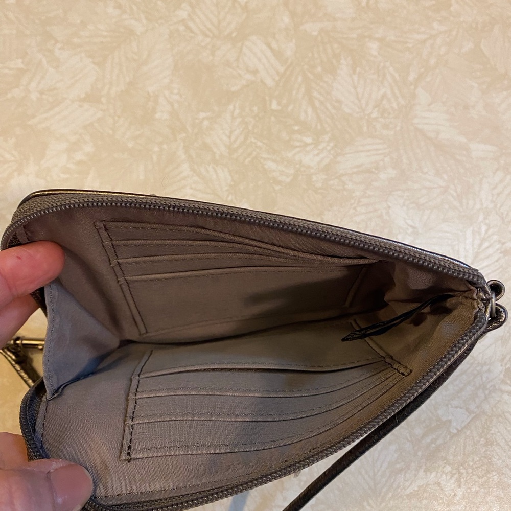 Pewter Fossil Leather Wristlet/Wallat. Removable strap. - Picture 4 of 6